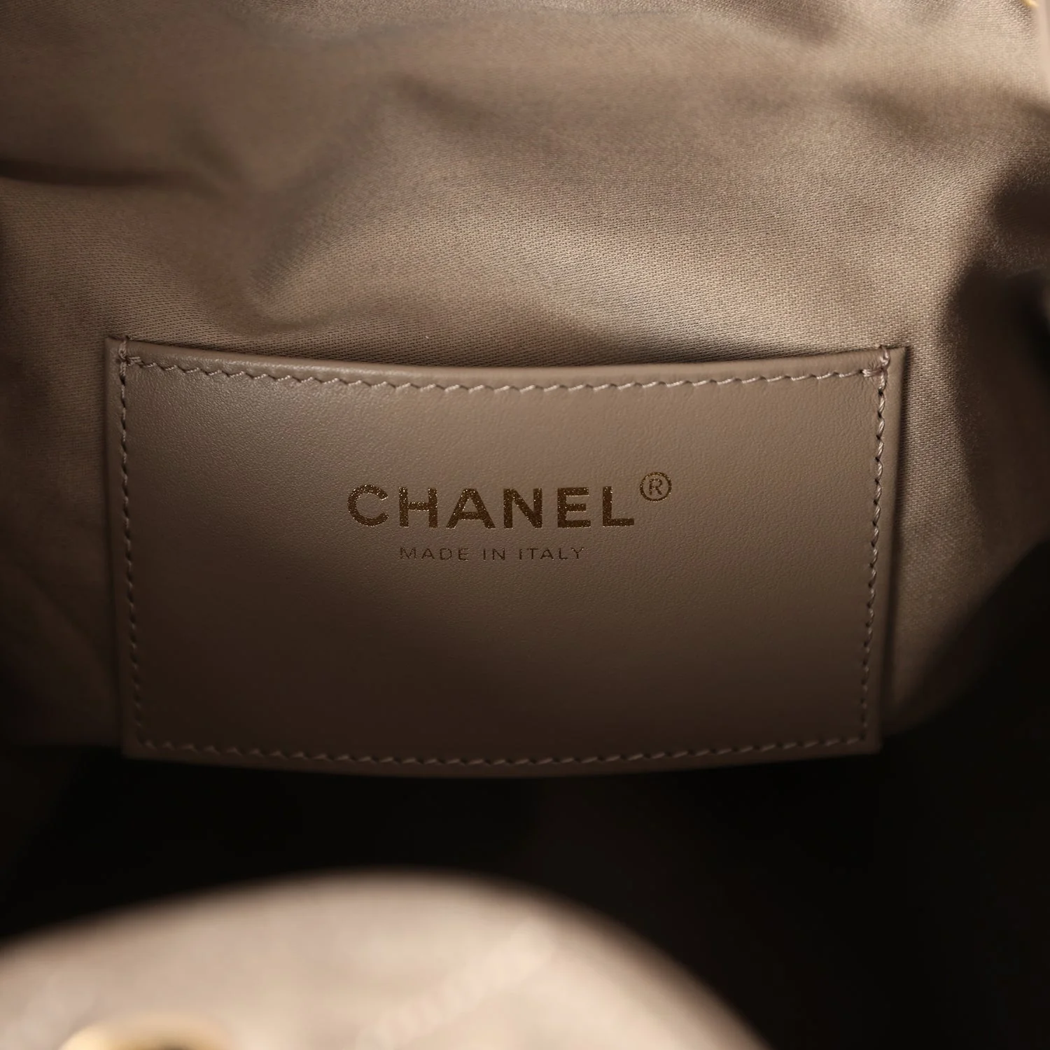 Chanel Medium 25 Hobo Bag Dark Grey Suede Antique Gold Hardware - Image 10