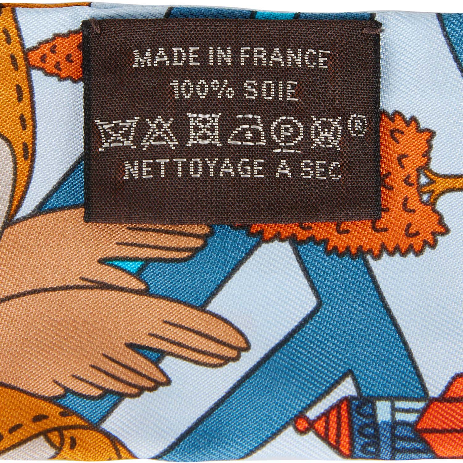Hermes "Les Nouveaux Amoureux de Paris" Ciel Silk Twilly - Image 4