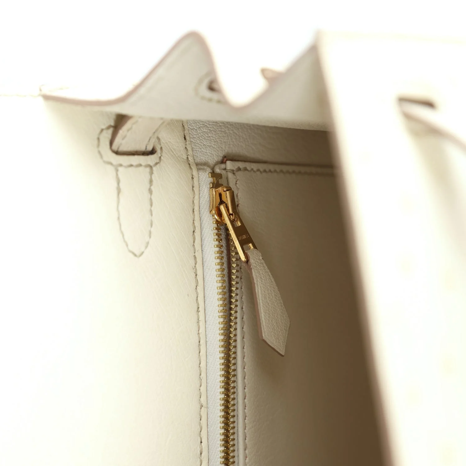Hermes Special Order (HSS) Kelly Sellier 25 Nata Verso Ostrich Permabrass Hardware - Image 9