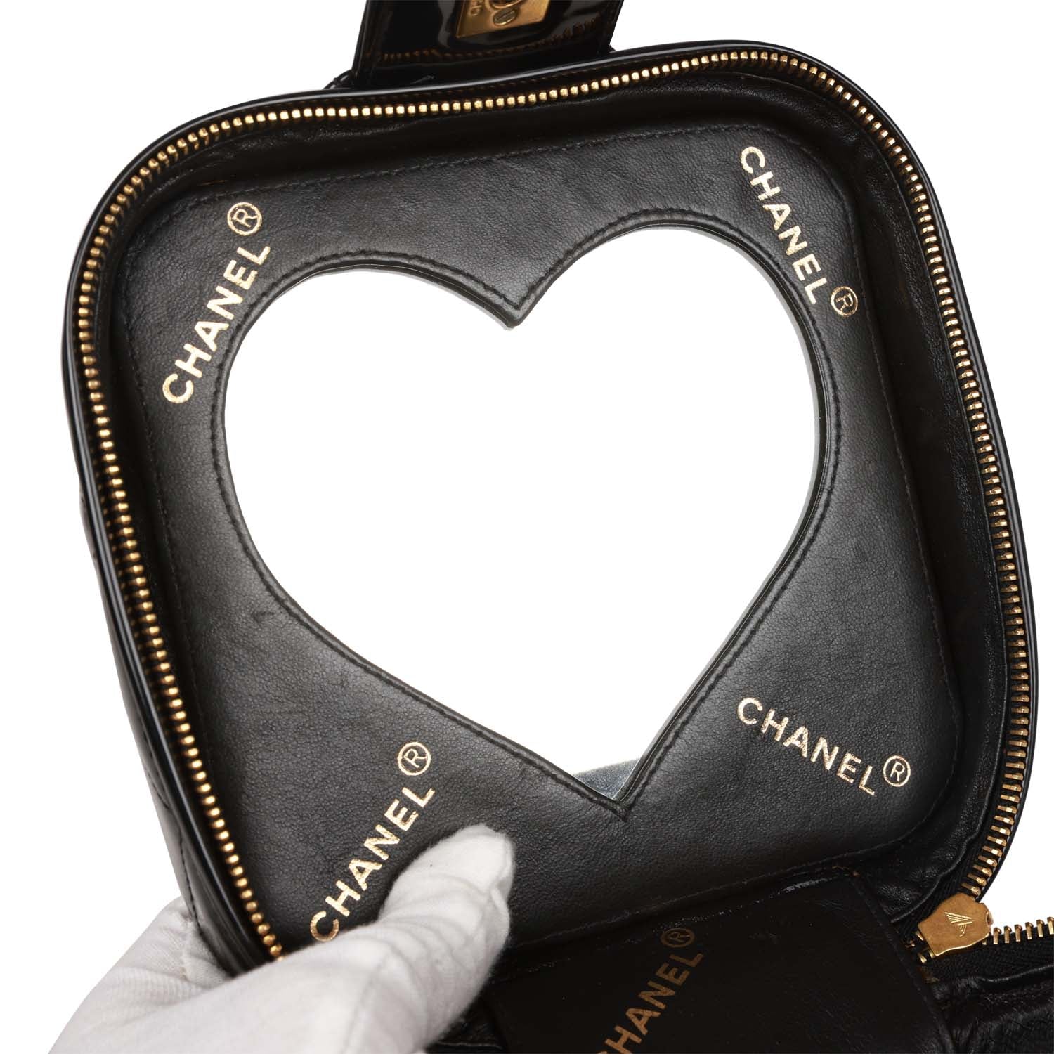 Vintage Chanel Vanity Heart Mirror Bag Black Patent Gold Hardware - Image 7